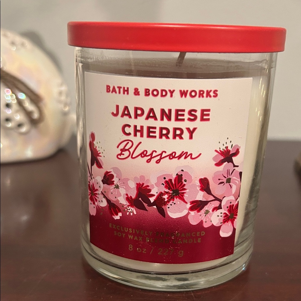 Bath & Body Works Japanese Cherry Blossom Candle - NEW 8oz.